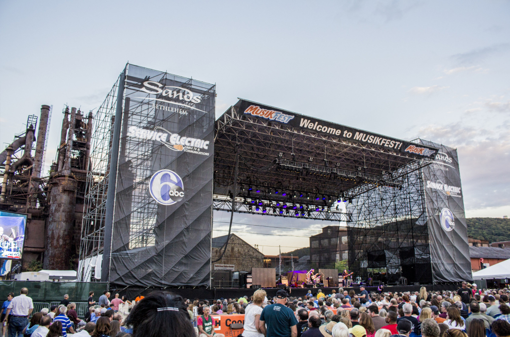 The sun starts to set on Musikfest