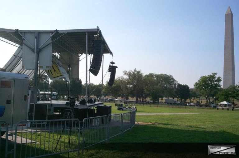 [STAGING SPOTLIGHT] The SL100 Mobile Stage Mountain NEWs