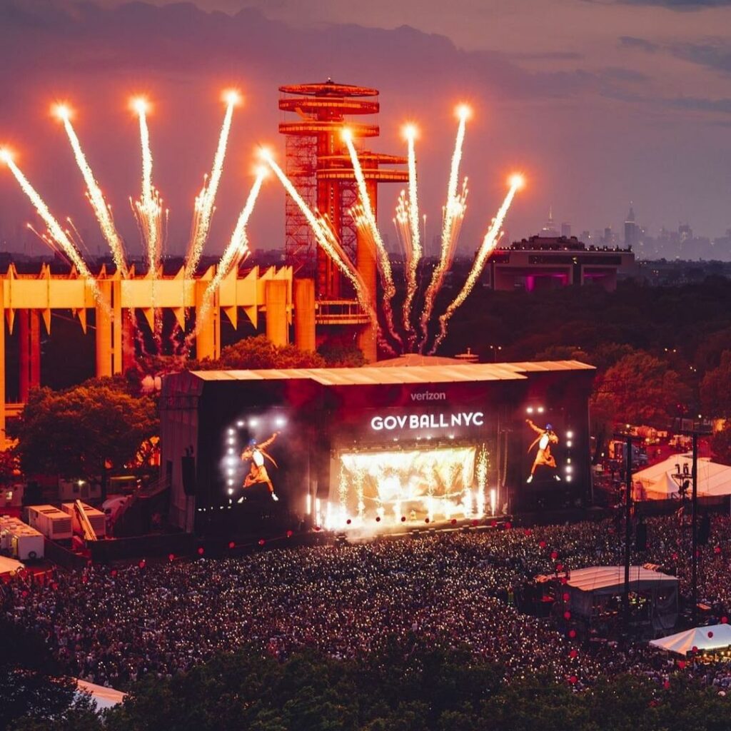 Main Stage at GOV Ball with fireworks going off in the background. 