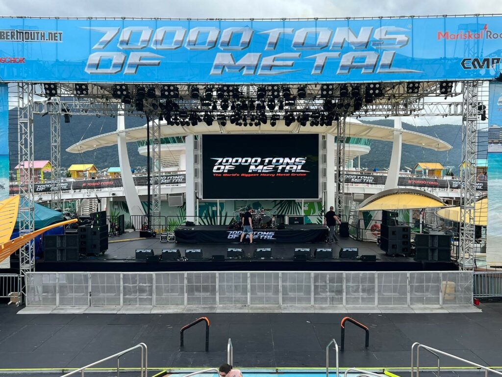 70000 Tons of Metal main stage 